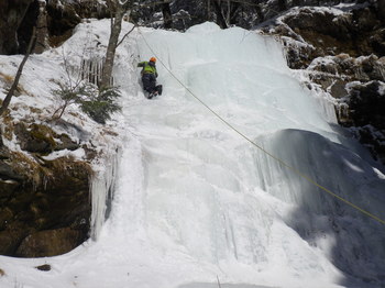 西峰の松目沢・側壁の氷瀑